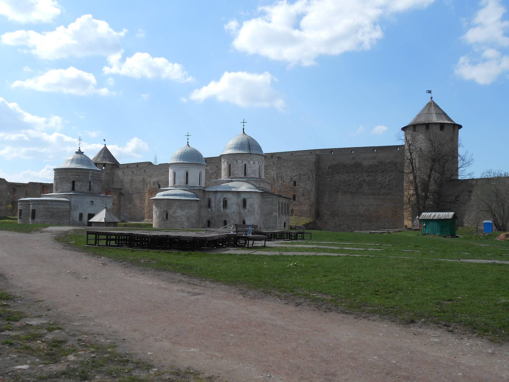 憋屈的俄罗斯边境小镇:桥对面是发达国家,一步之遥却是两个世界