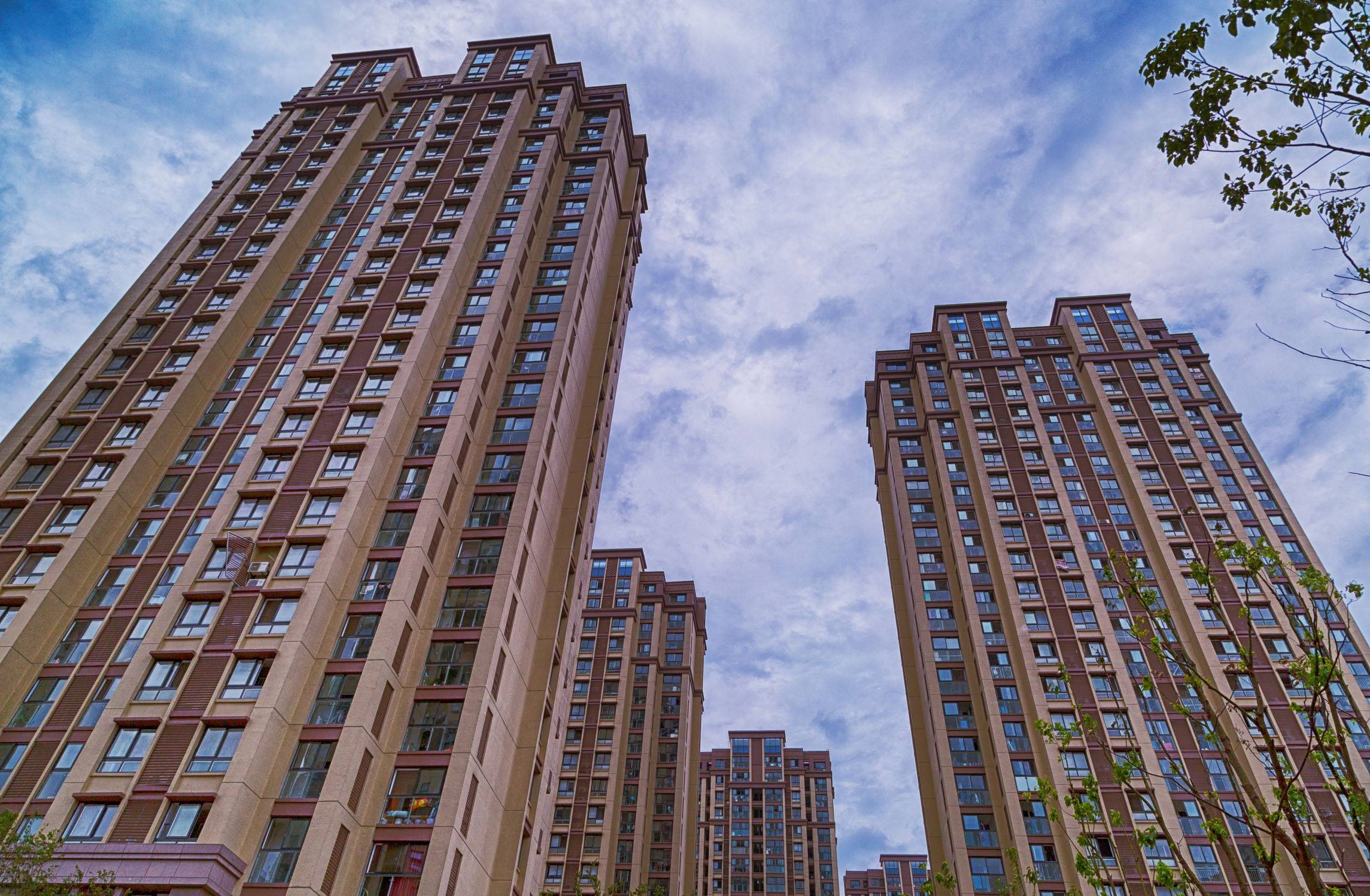 时下流行的高层连廊房,有人拍手叫好,有人直呼太坑!还能买吗?