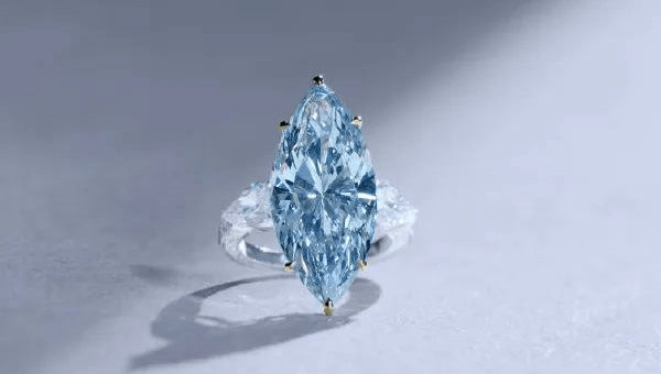 一颗粉钻拍出了1.7亿，每克拉高达1100多万，凭什么？