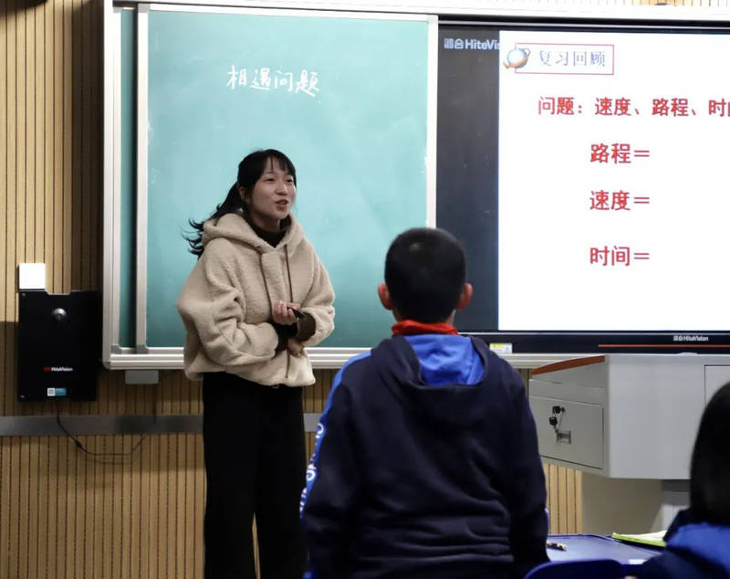 课题:用一元一次方程解决相遇问题5号签:刘纯"doyou have a soccer