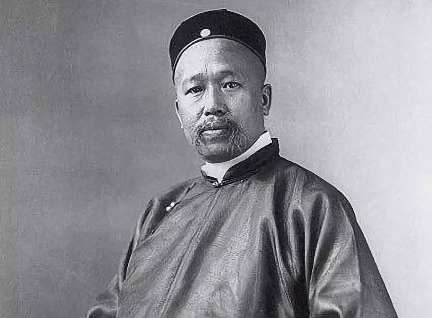 这并不算什么事,因为这时的梁启超实在太年轻了,有的是机会,如果他想