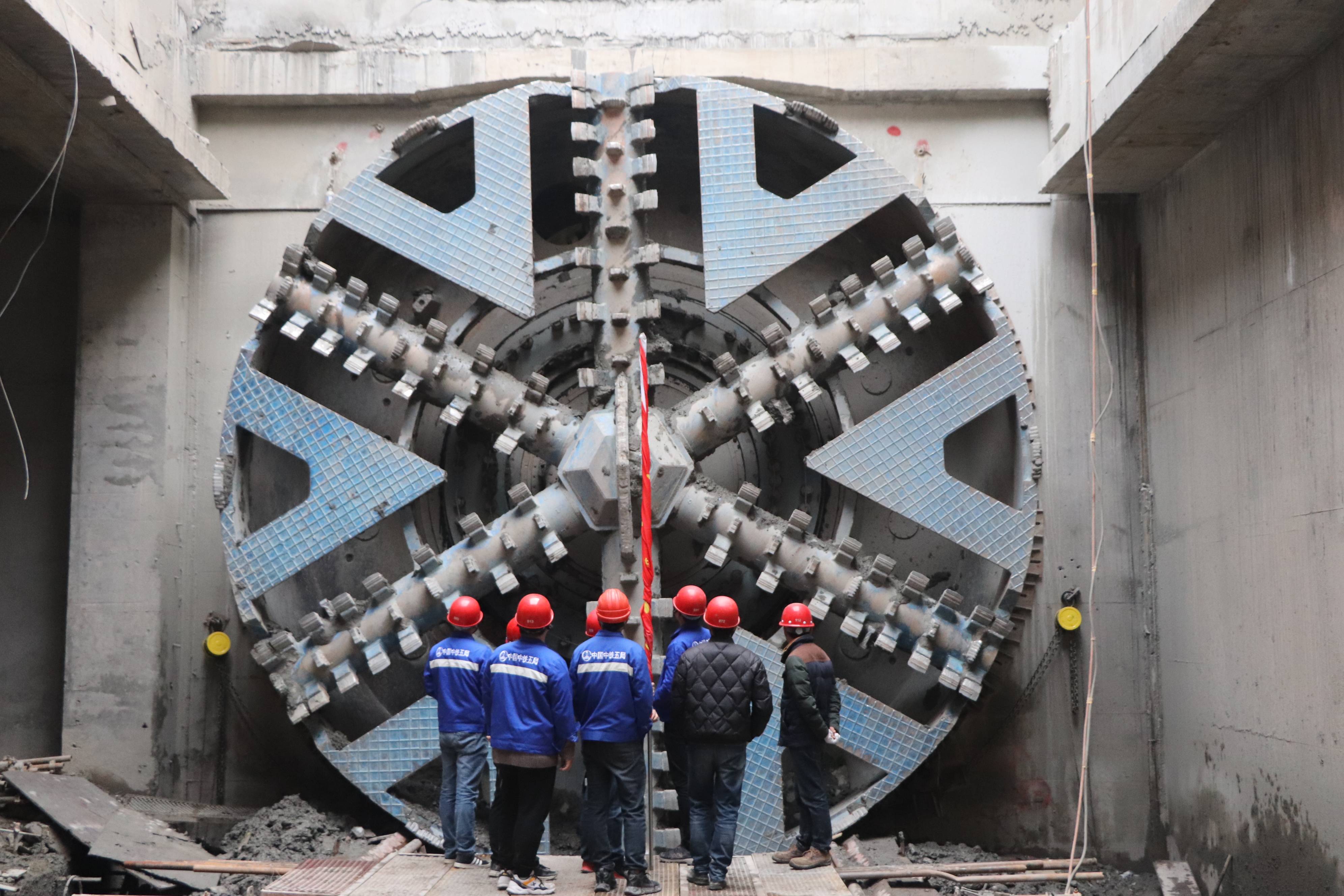 衙～杨站盾构区间右线顺利贯通_施工