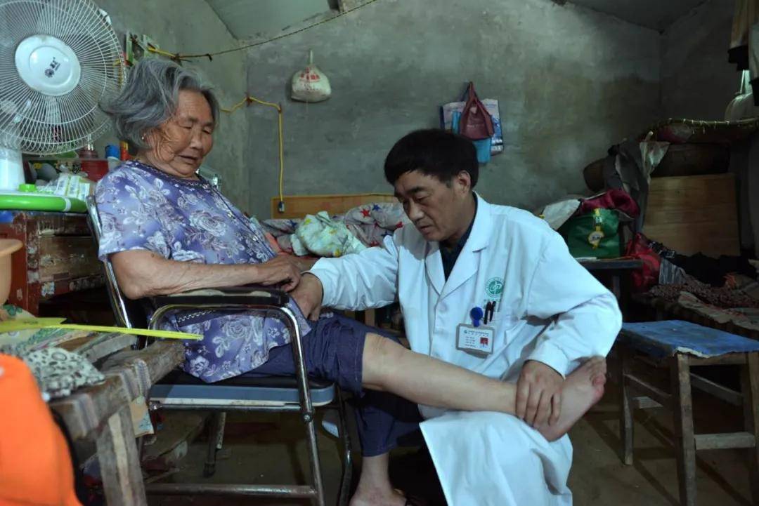 十大基层好医生柴万灵 | 坚持小药方治"大病"