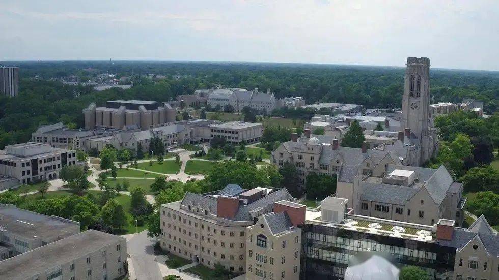 生录取率:99%托莱多大学的主校区被评为全美最美的二十座大学校园之一