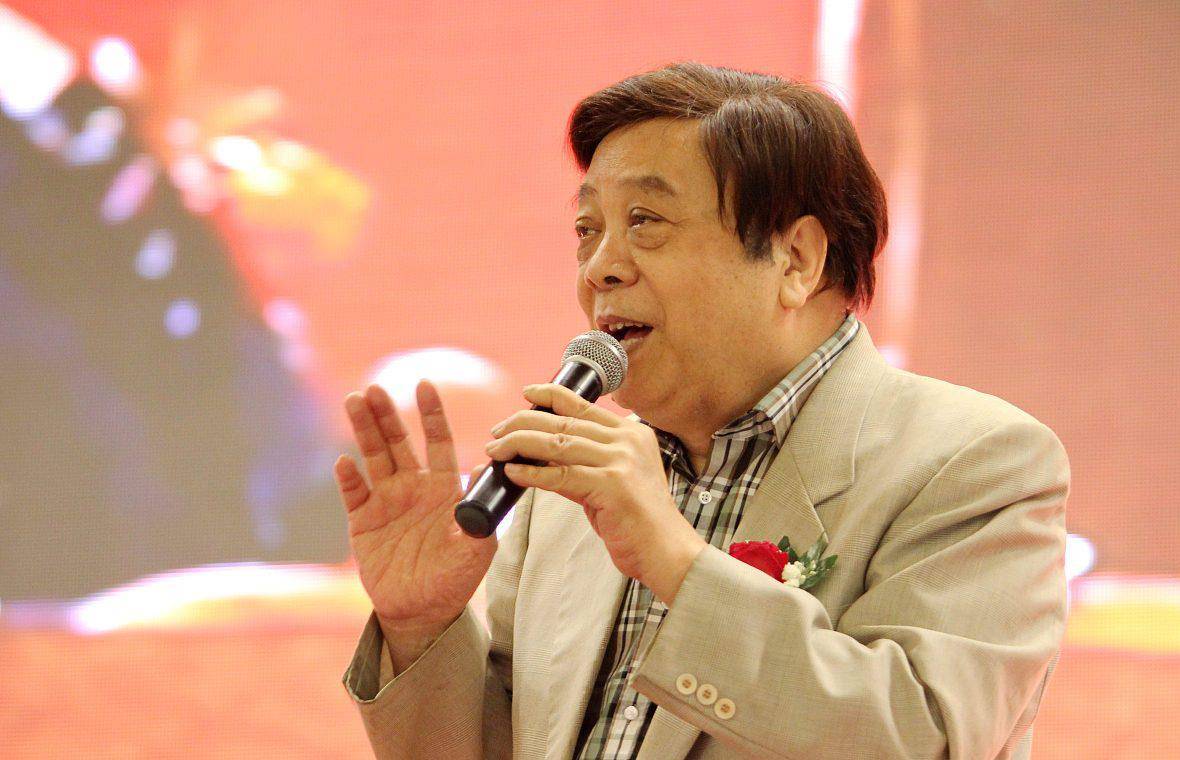 赵忠祥老师离开我们了,他在《动物世界》经典的配音,温柔富有磁性,像