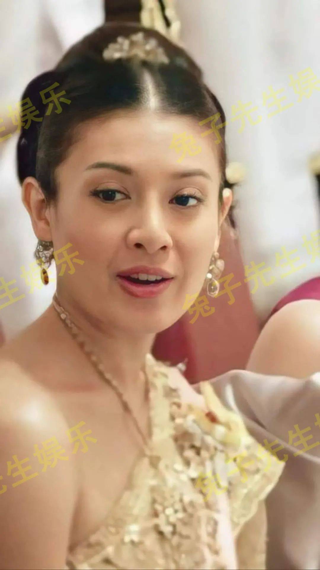 西拉米王妃现身抖音,引泰国民众怀念,泰王该释放前妻自由了