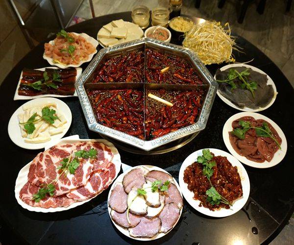 洞亭火锅城市记忆再现感受历史体验时代美好生活