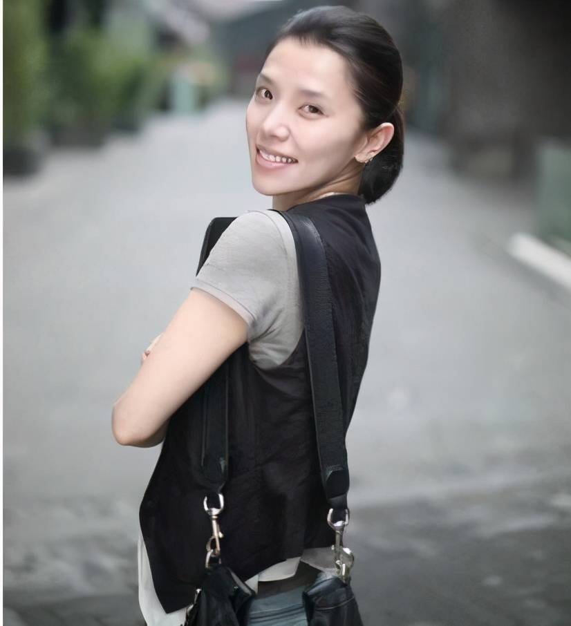 出道20年都没红,34岁终于火了,李佳璇还是挥泪退出了文娱圈_手机搜狐