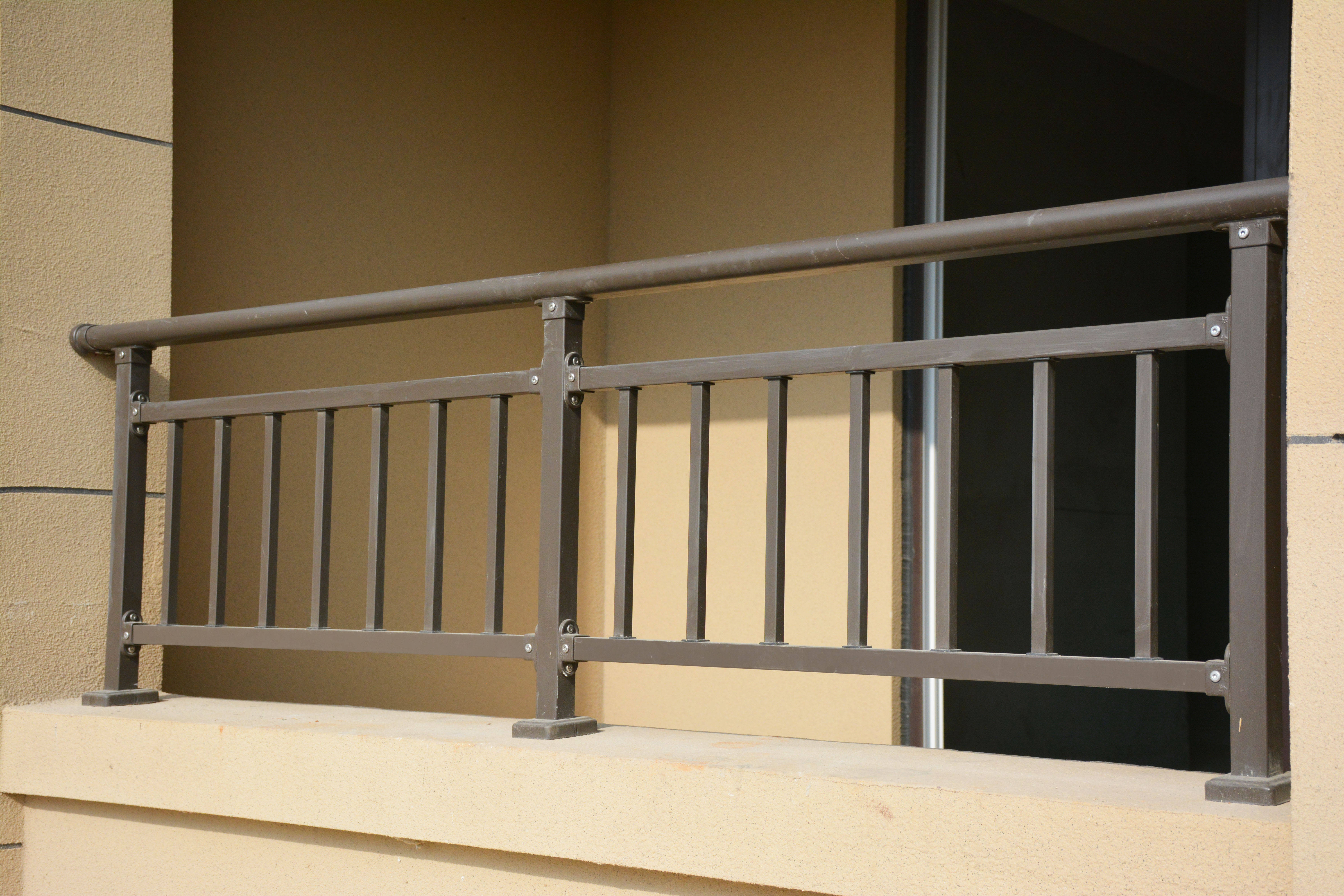 热镀锌工艺生产阳台护栏的优势