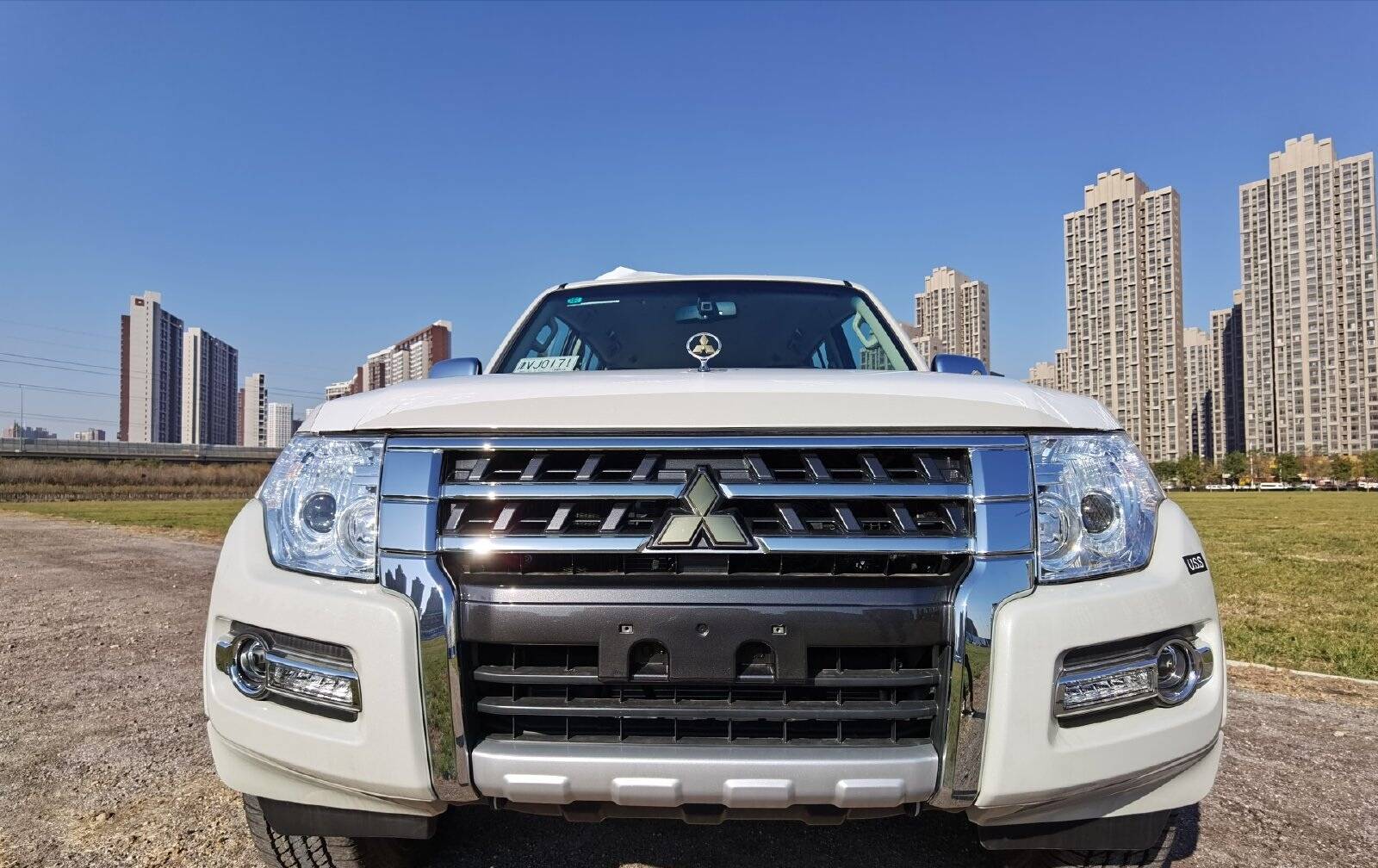 最后的三菱帕杰罗,落地30万,"山猫"元素再升级,越野真给力!