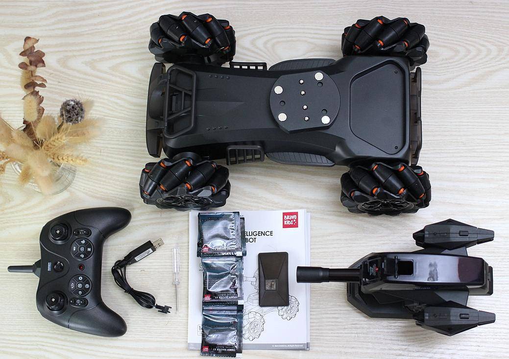 遥控器,以及一些主机电池,泡发瓶,螺丝刀,护目镜等配件,还有10袋水弹