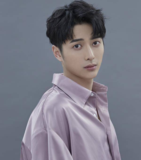 还是北电研究生毕业,参加过快男_韩承羽