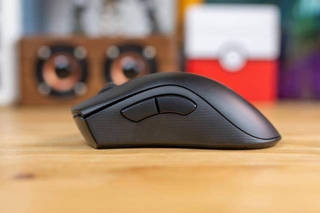 雷蛇三剑客之炼狱蝰蛇v2pro三模电竞鼠标上手体验