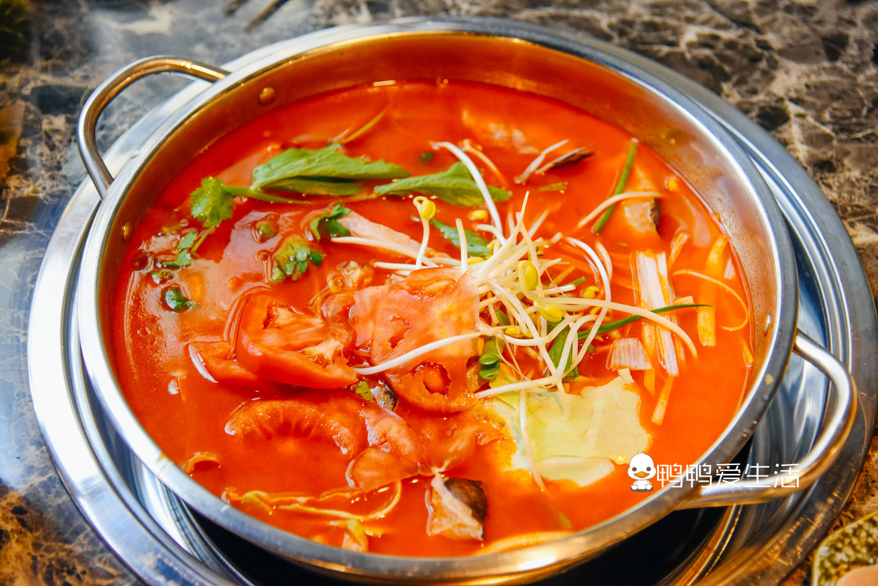 原创贵州旅游必吃的特色美食,以酸出名搭配鱼酱更过瘾,米饭多吃三碗