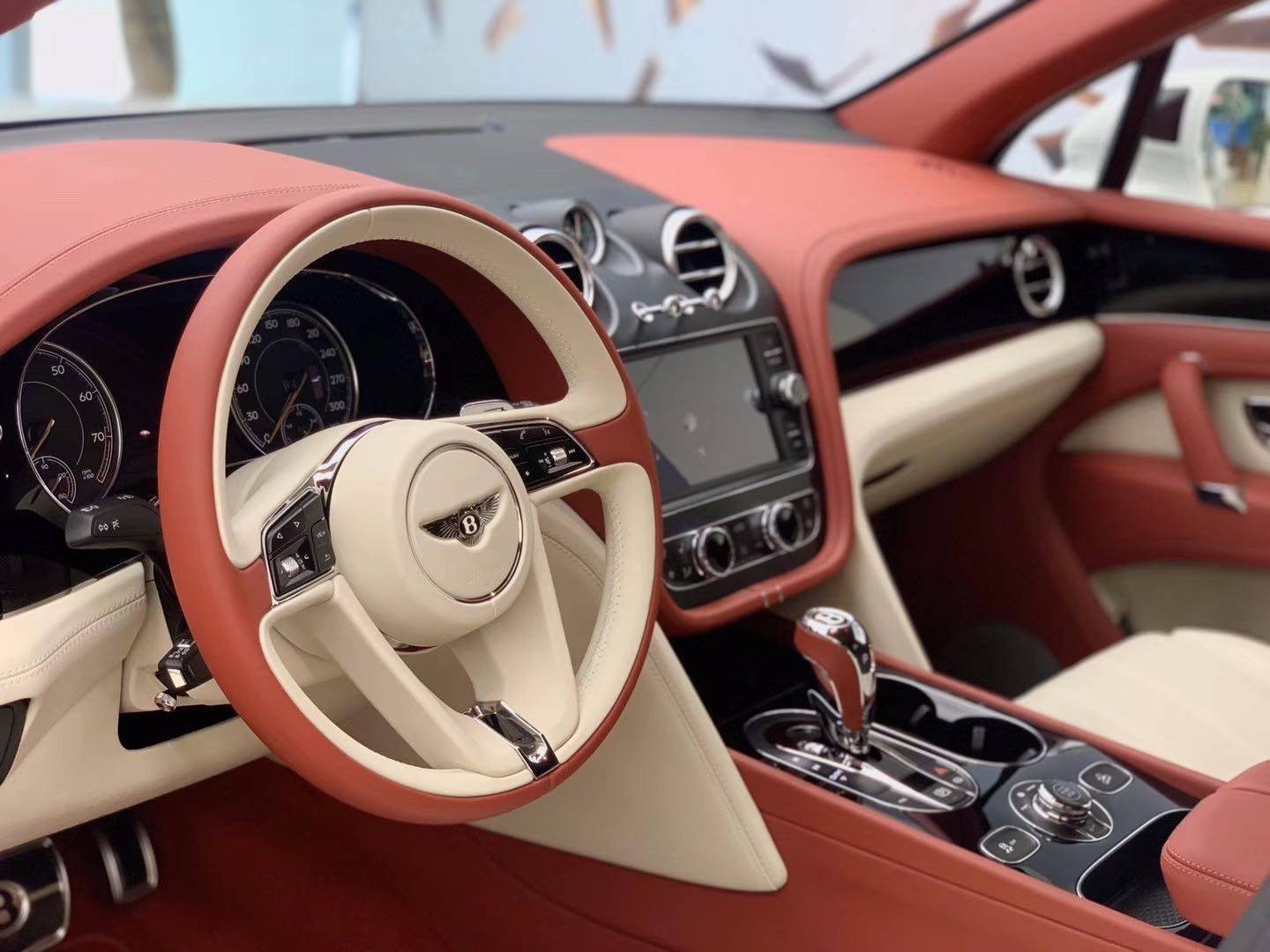 进口选装2020款宾利添越实力非凡价格划算