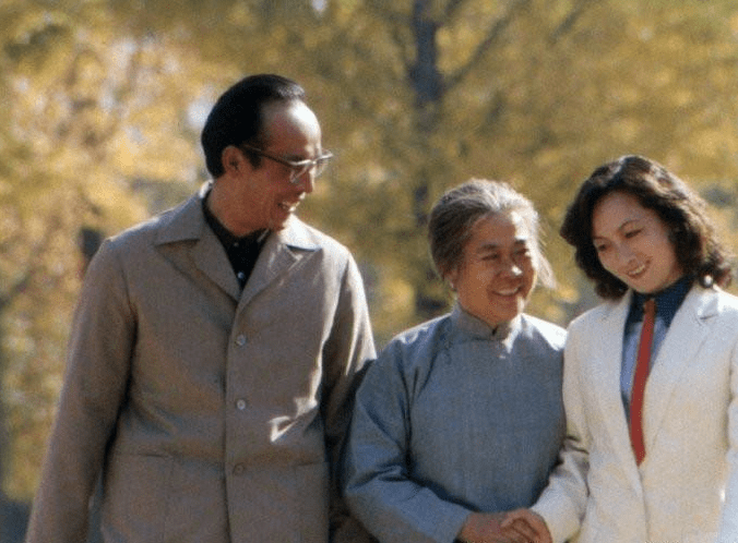 老演员许还山经历苦难笑对人生他有过两次婚姻现在很幸福