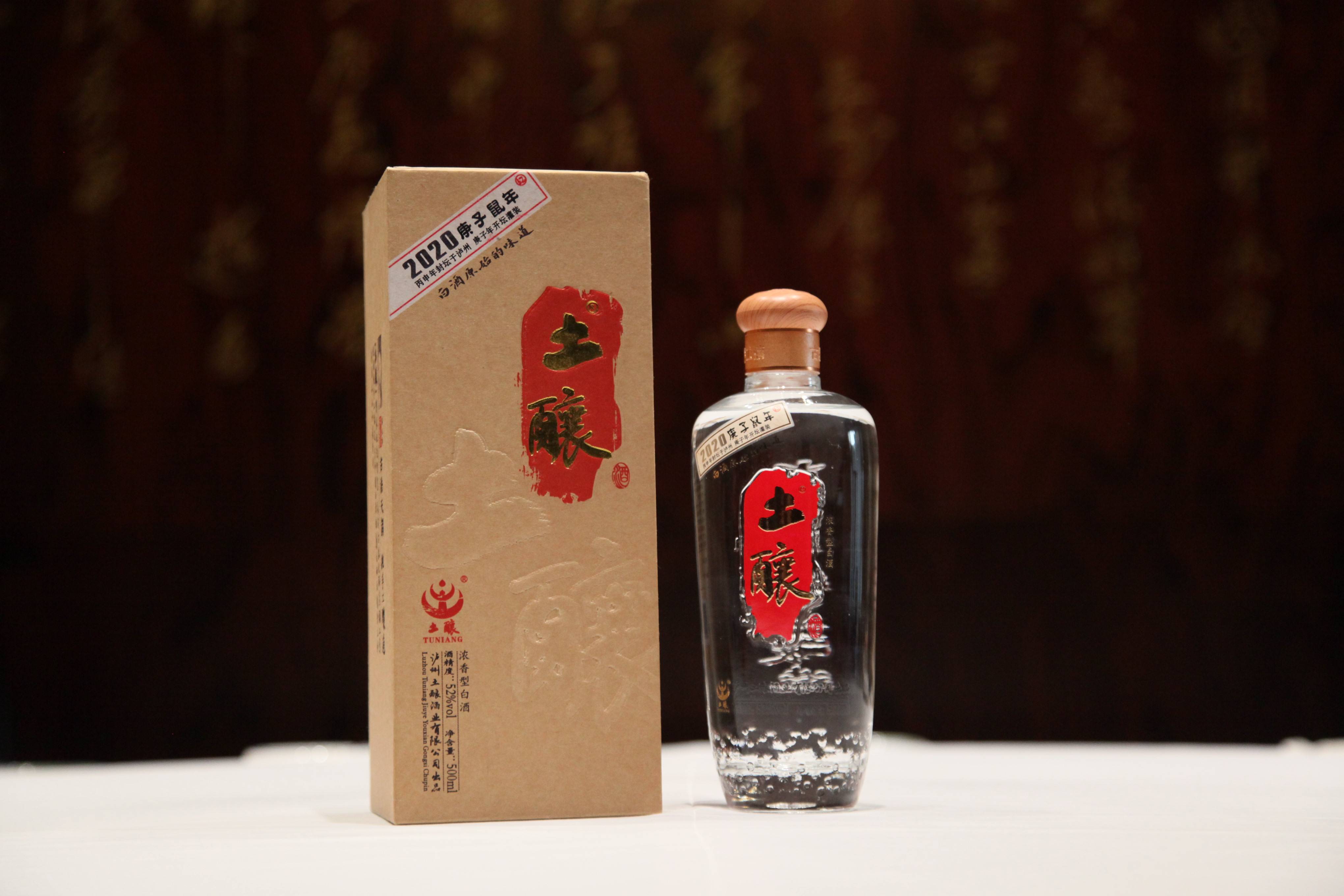 回归酿酒本源,传承古法天锅工艺,酿造白酒原始的味道.