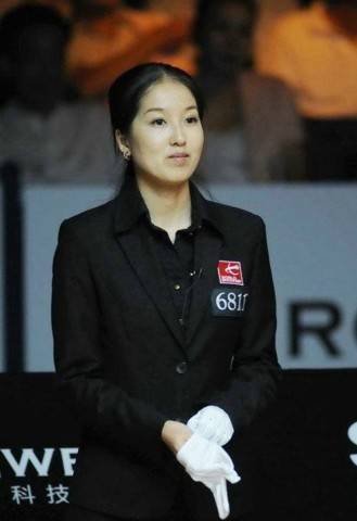 甚至还有很多喜欢诸瑛的台球迷,因为褚英这位美女裁判不仅是颜值出众