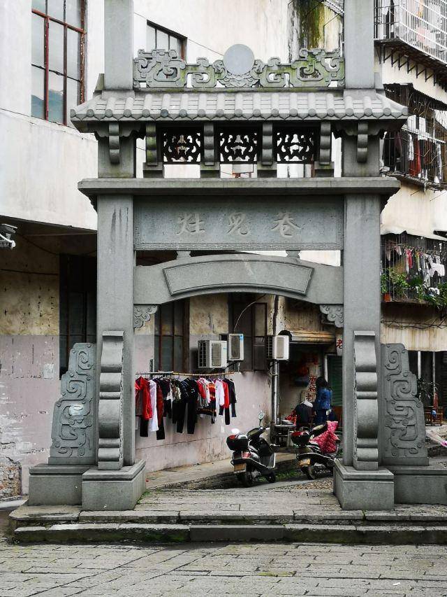 赣州府旧址以"三十六街七十二巷"而闻名,灶儿巷虽然不长,却让人感觉到