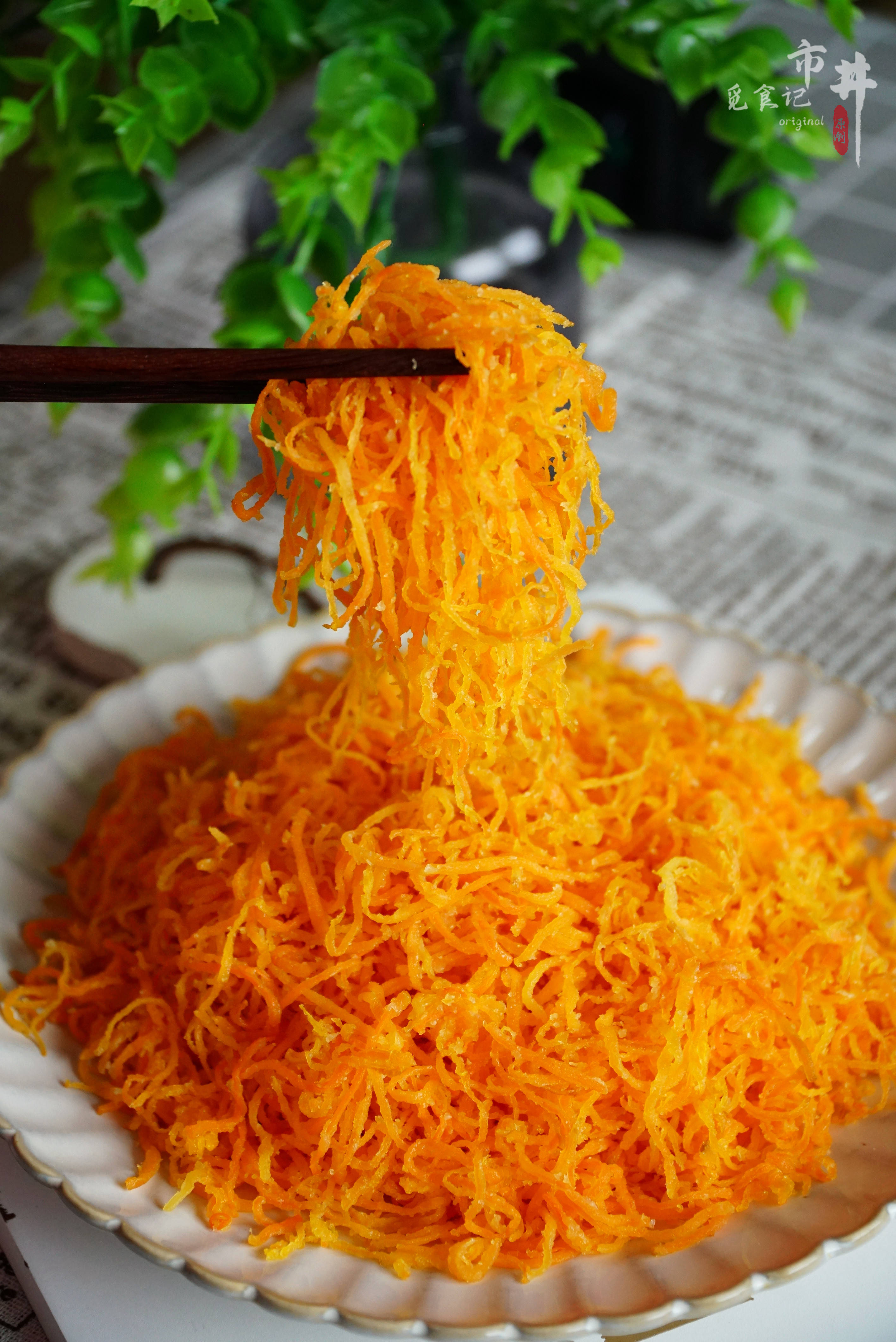 菜市场遇到此菜我从不放过,称为"小人参",简单一蒸,鲜甜营养_胡萝卜