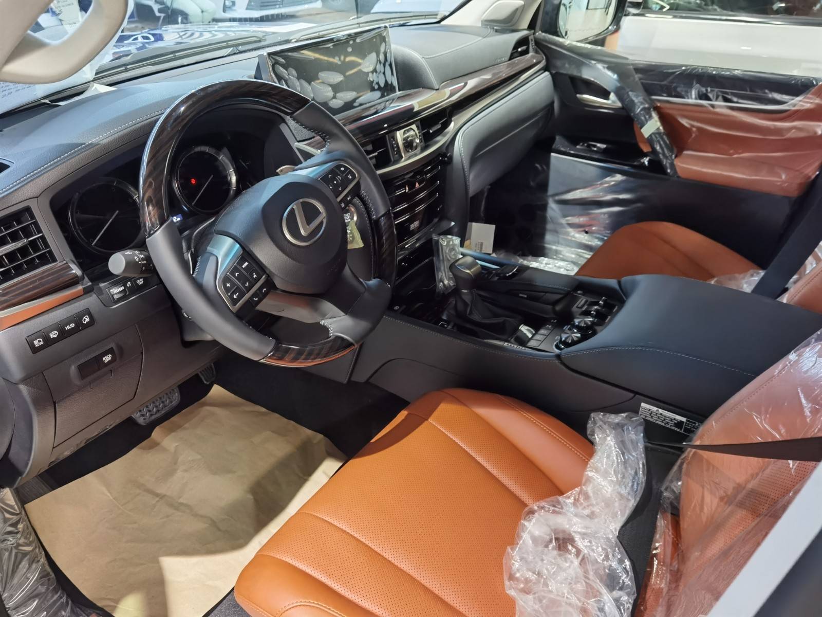 2020新款雷克萨斯lx570促惠低价豪华大气