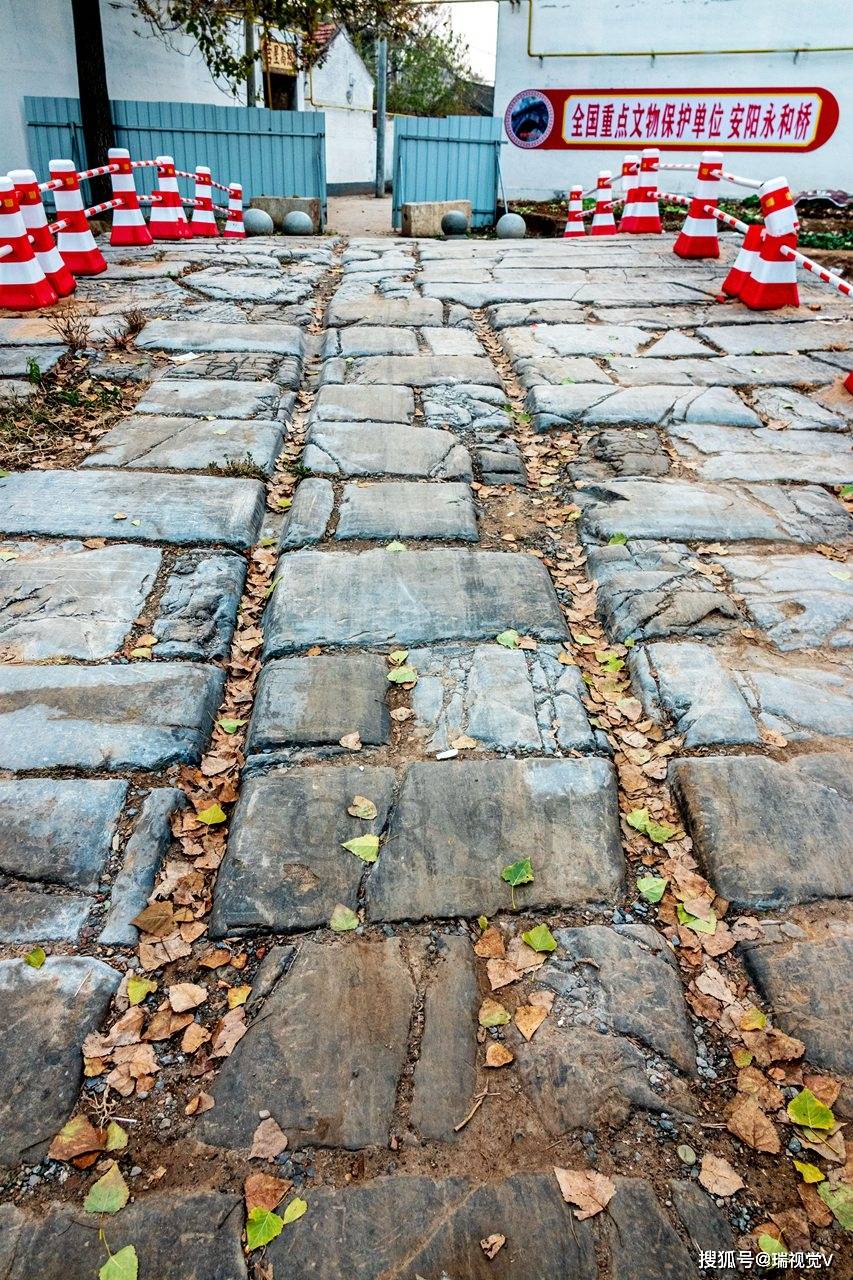 赵州桥南200公里:河南北部有座姊妹桥,建设年代车辙痕迹差不多_手机