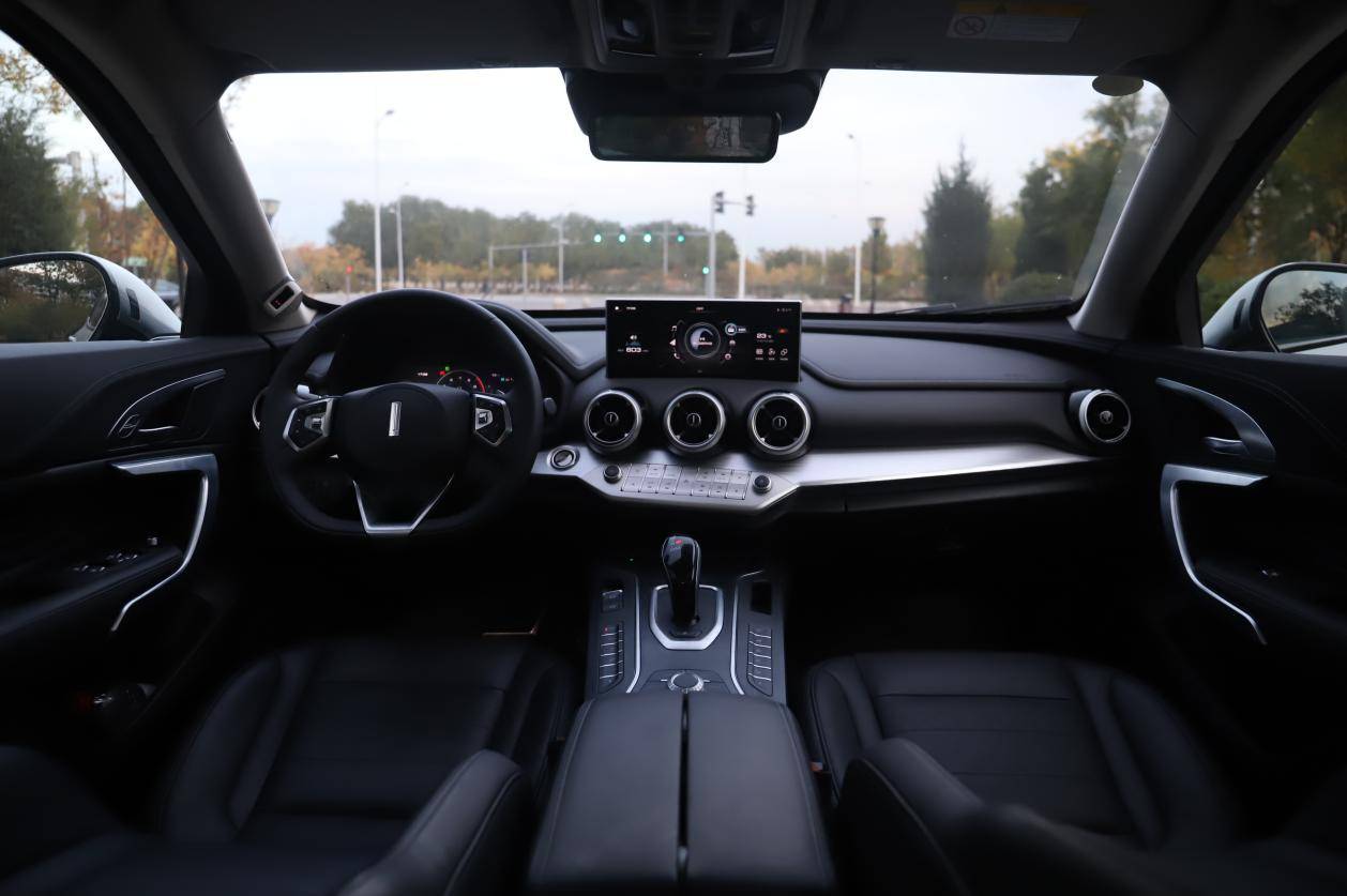 wey vv7荣膺中国外观设计金奖,它的黑科技才是同级