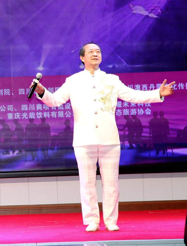 患视力残疾一级的高友华高歌歌曲《向往》身患残疾的宋歌,作为四川省