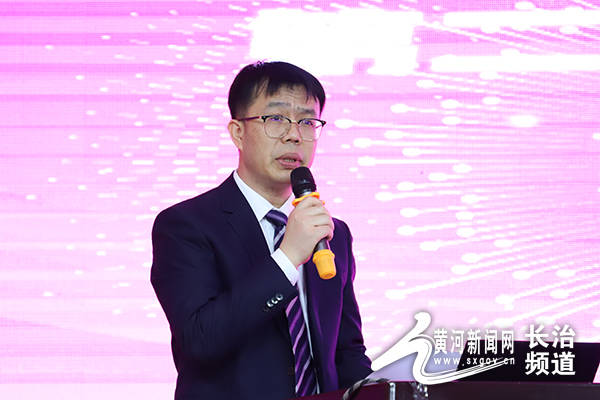 医院乳腺外科主任,山西省肿瘤医院乳腺肿瘤首席专家田富国讲话图为