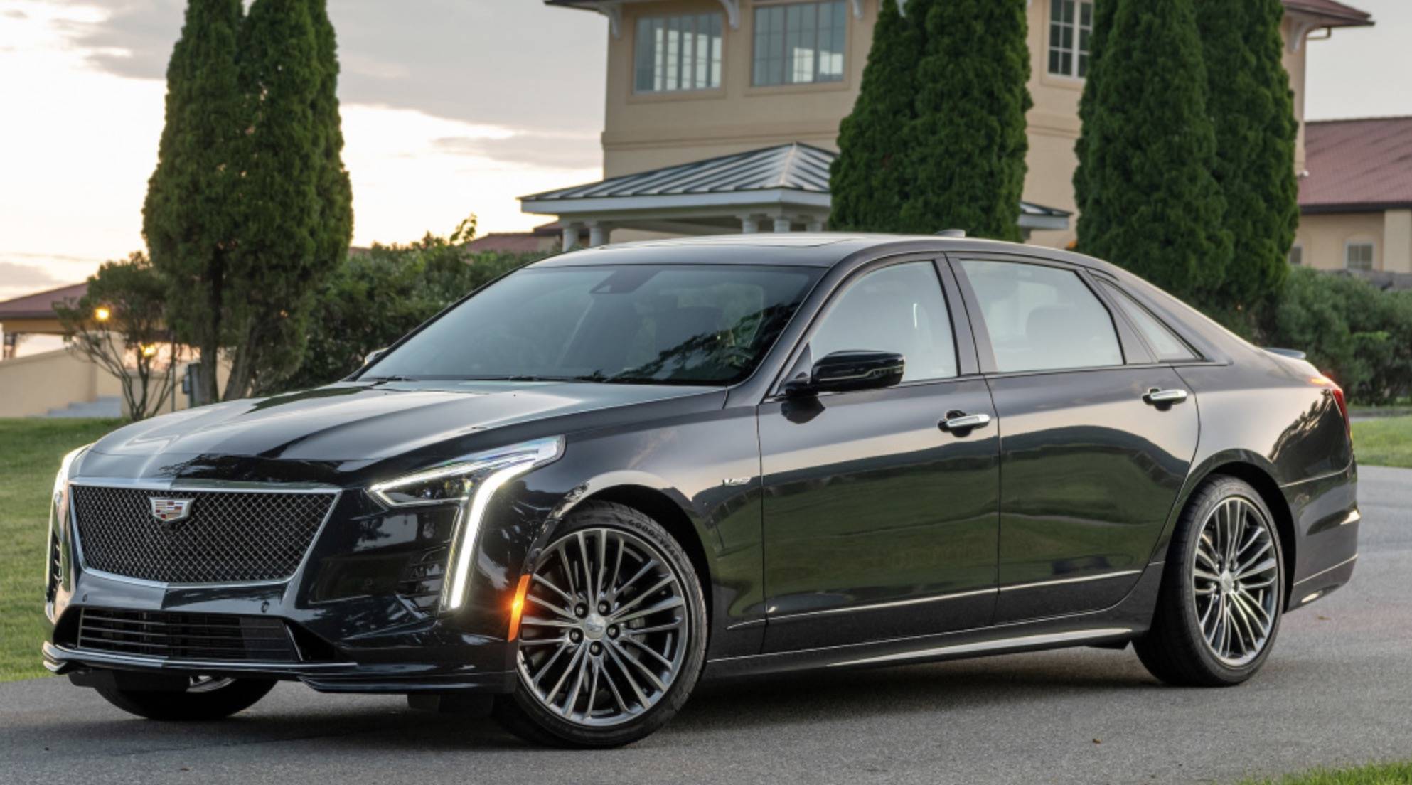 凯迪拉克ct6裸车才34万开着它就自动往洗浴中心拐