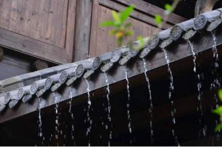 屋檐水滴现窝