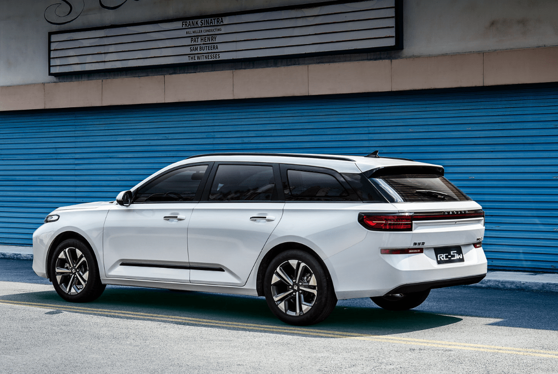 新宝骏rc5w怎么样8万不到就能圆年轻人的旅行车梦