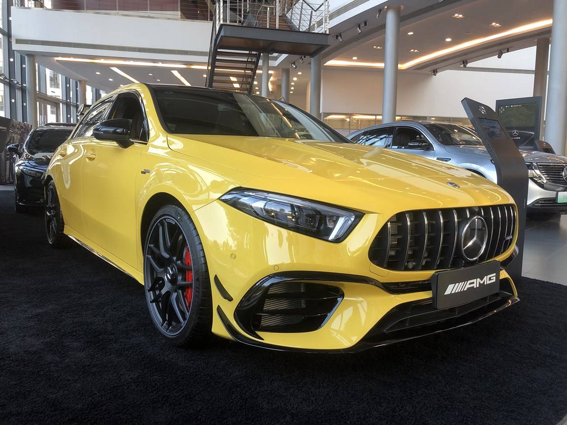 奔驰amg a45s 炽夏黄/黑内 最新款