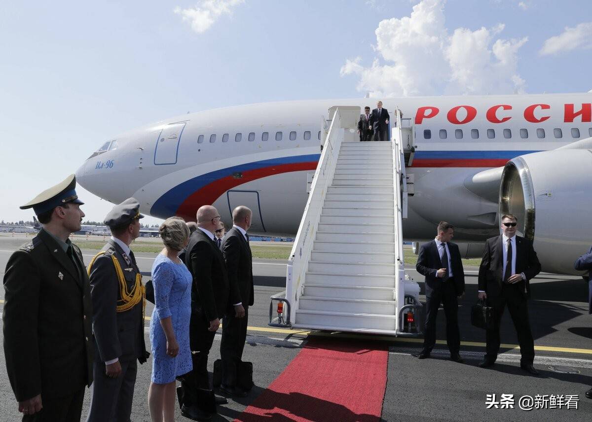 普京的空军1号飞机总统嫌弃旧内饰改装专机空姐啥样