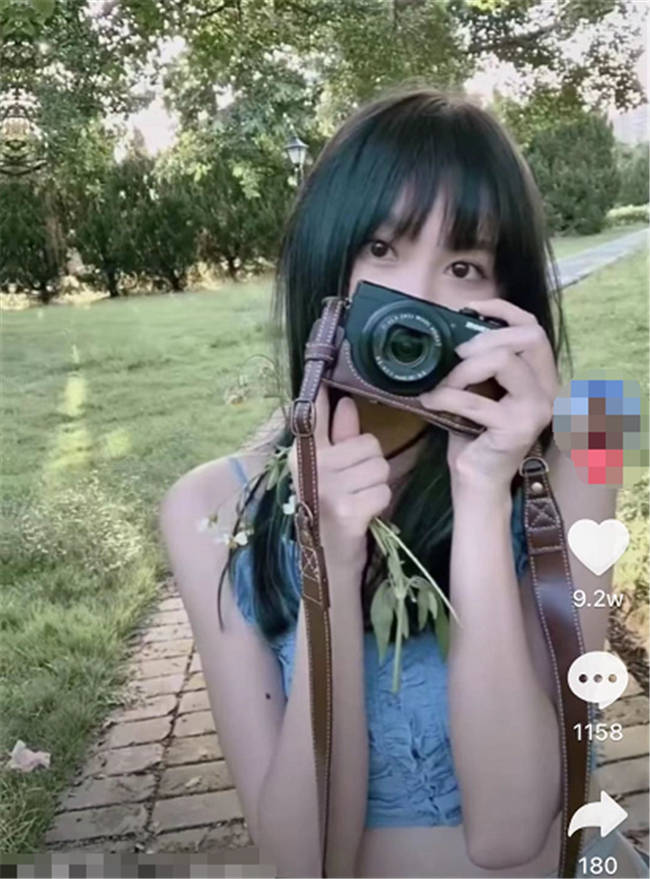 王者荣耀最强女大学生k回归,自称女王叫板景慧!这黑袜长腿绝了