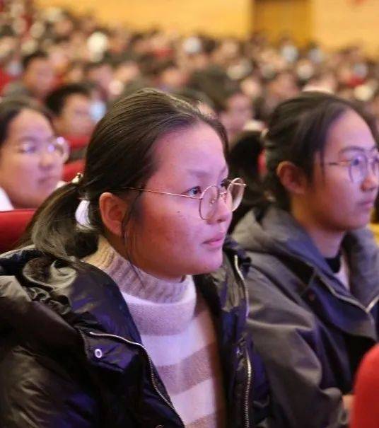 海门中学高一年级成功开展学生与校长对话活动