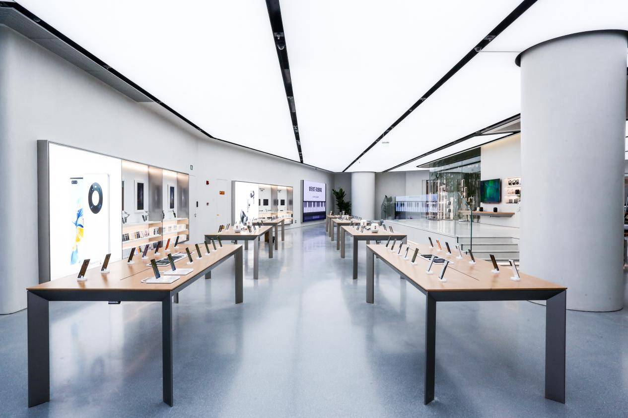 华为今年第三家旗舰店正式落座成都畅享智慧生活新体验