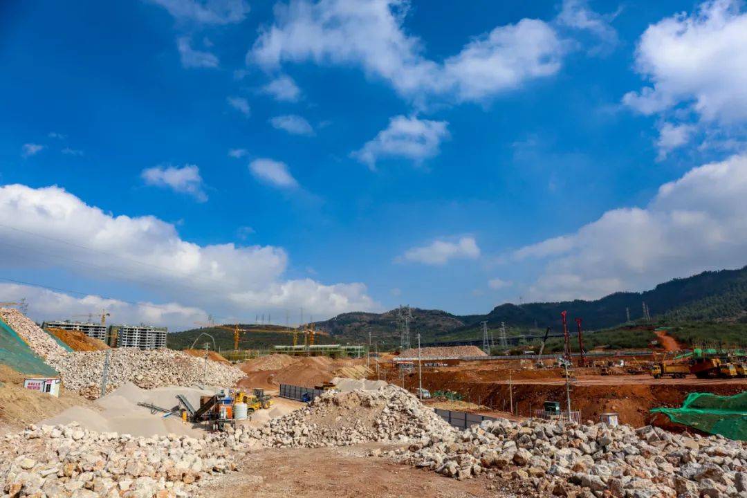 昆明呈贡建筑工地上的真实生活!