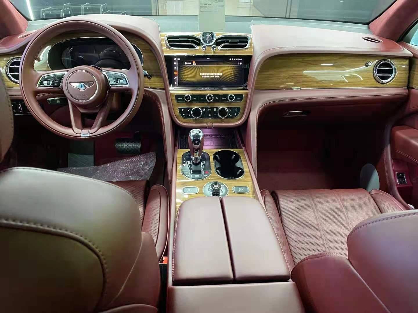 2020款宾利添越顶级奢华越野至尊无视路况