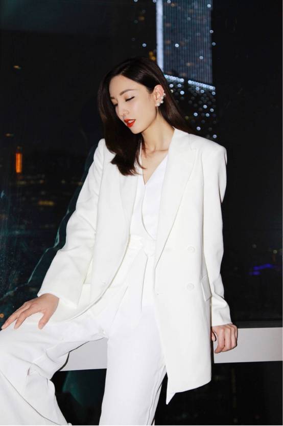 原创tvb女星的正装穿搭好酷飒胡杏儿杨千嬅穿黑色西服气场超强