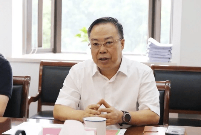 罗店镇副镇长蒋恬逸女士,上海罗店资产经营投资有限公司总经理王叶峰