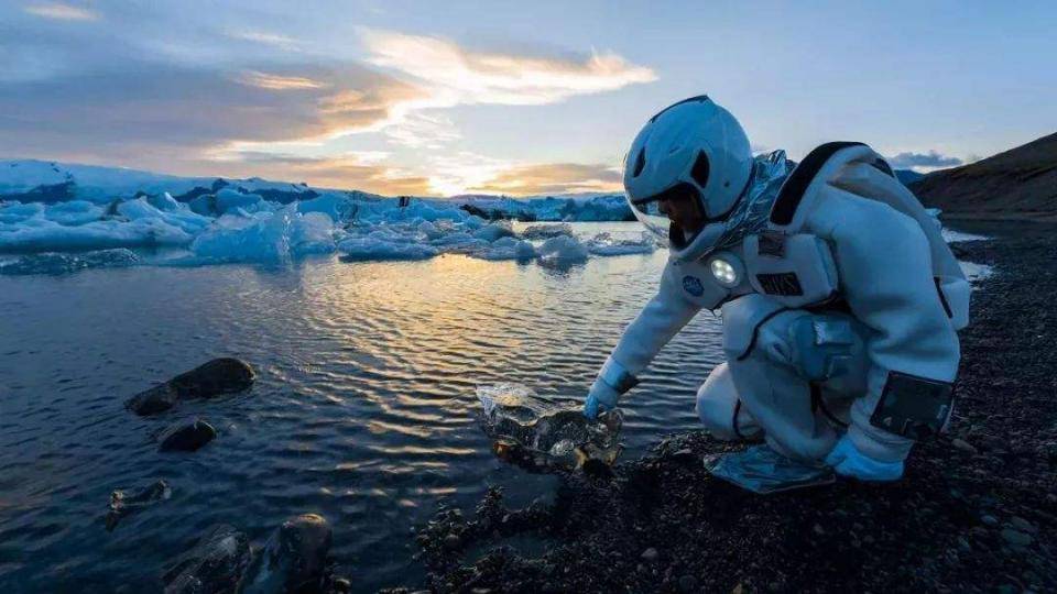 首次穿越北极飞行的探险家是谁在北极如何生存