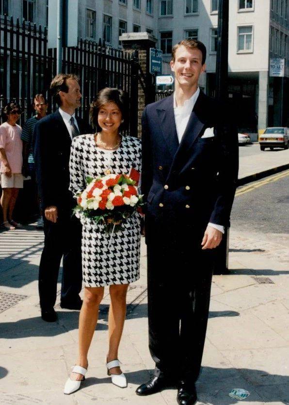"港产前王妃"文雅丽也整容?穿中国红仍闪耀,脸却僵到认不出