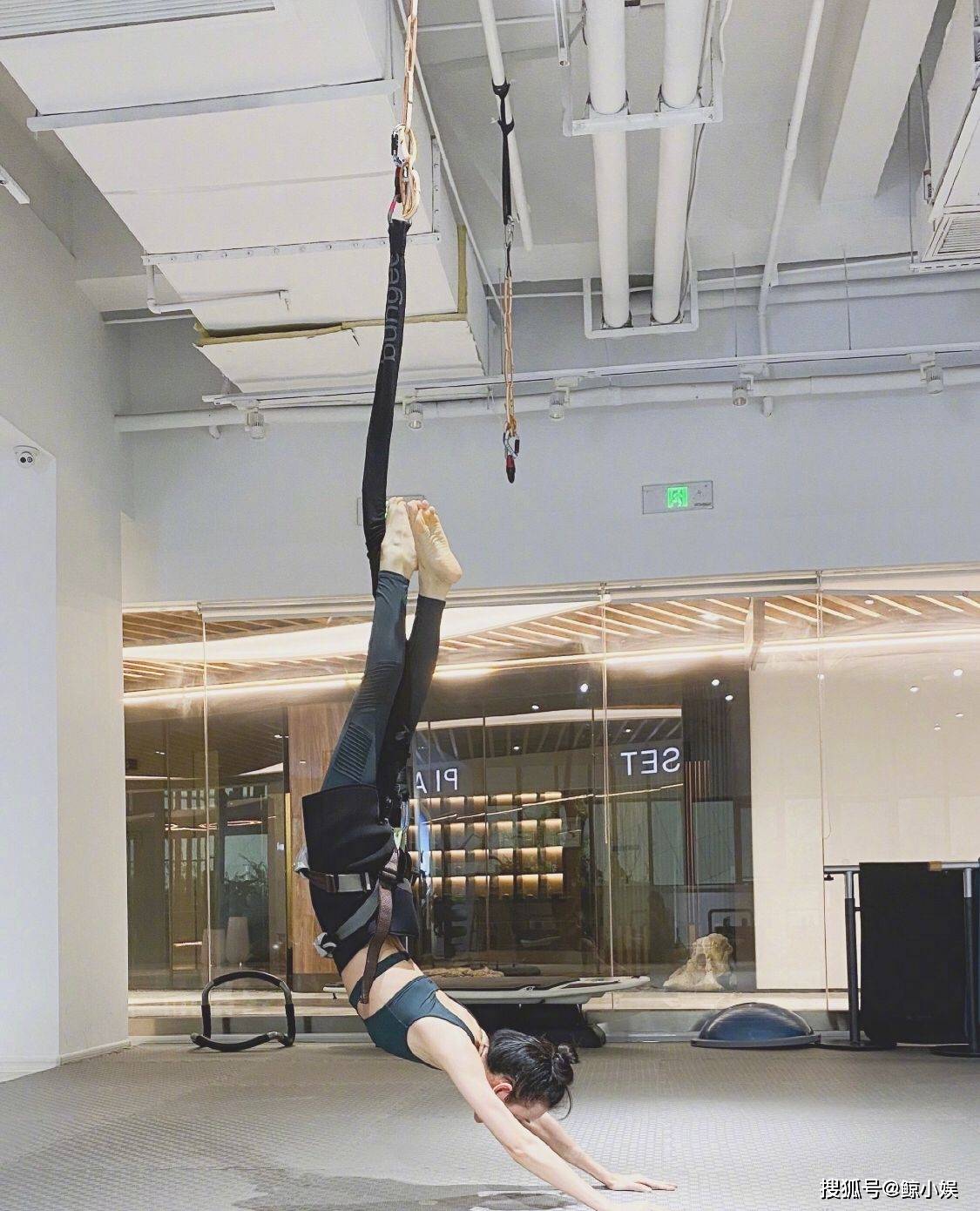 38岁的王鸥似少女一般看看她日常的健身锻炼就知道并非偶然了