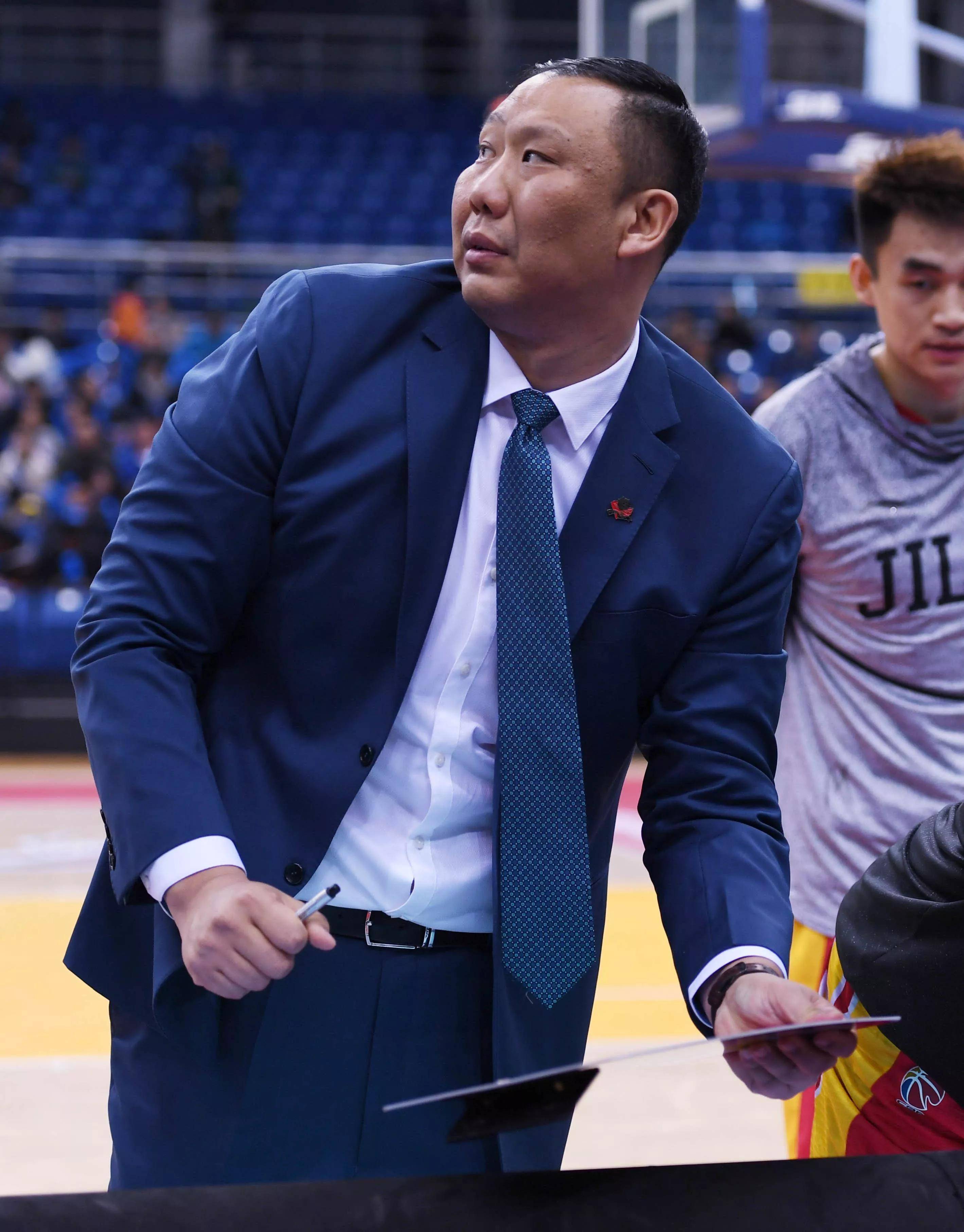 赔了夫人又折兵!王晗小九九落空,吉林不敌青岛遭遇两连败