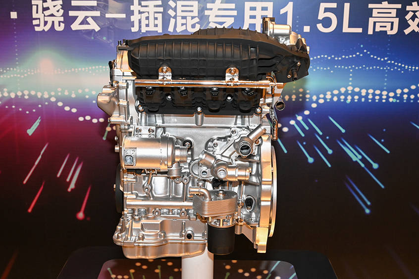 原创全球首款超级混动轿车比亚迪秦plus超燃而来