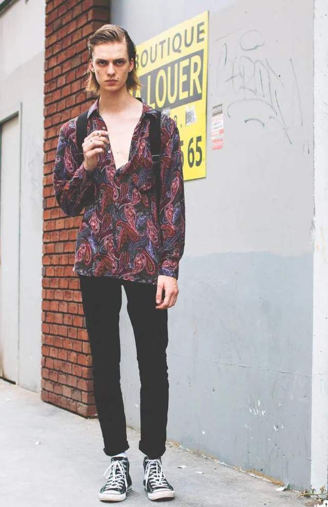 丧尸式台步男模快来认识这位帅气的小哥哥