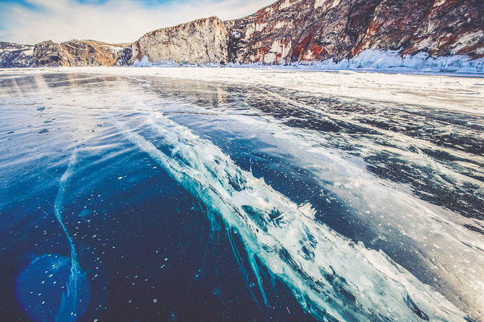冰封的贝加尔湖，无尽的翡翠之海