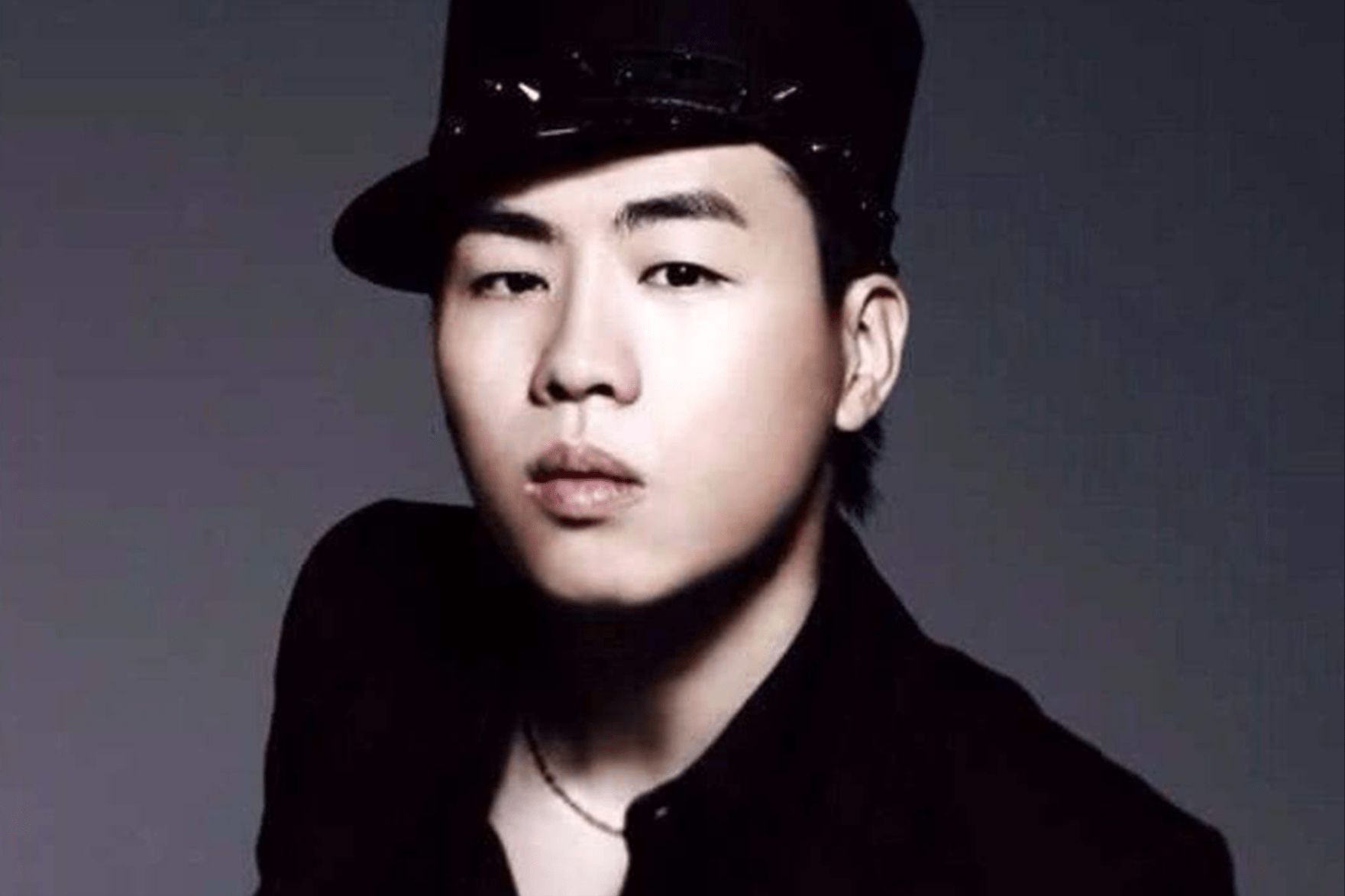 事实上,施宁杰的"叛逆"与他的家庭有着扯不开的联系,从小父母亲的婚姻