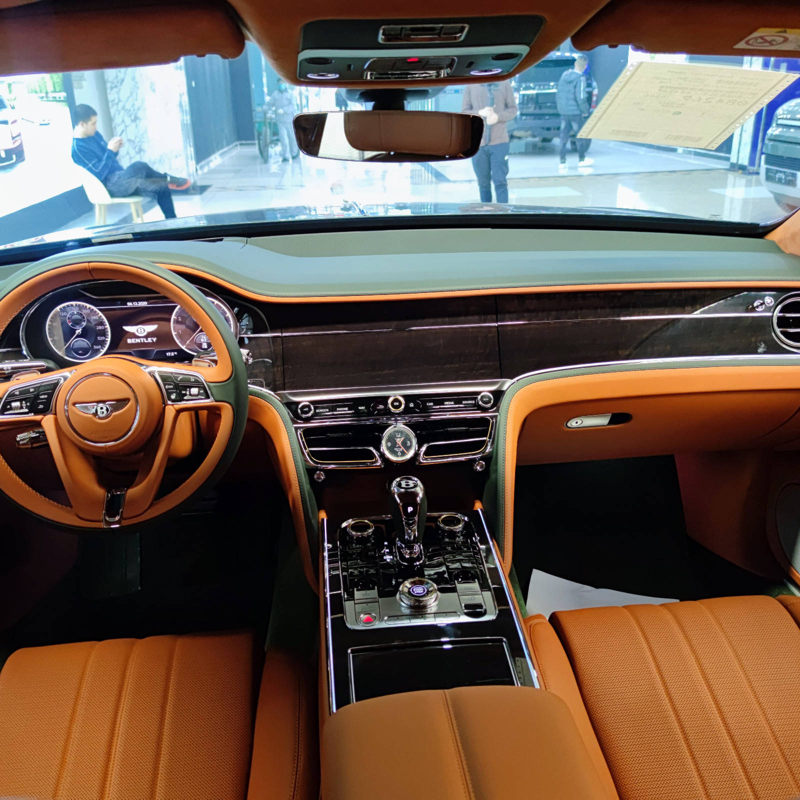 2020款宾利飞驰现车全新进化 空间利用率大